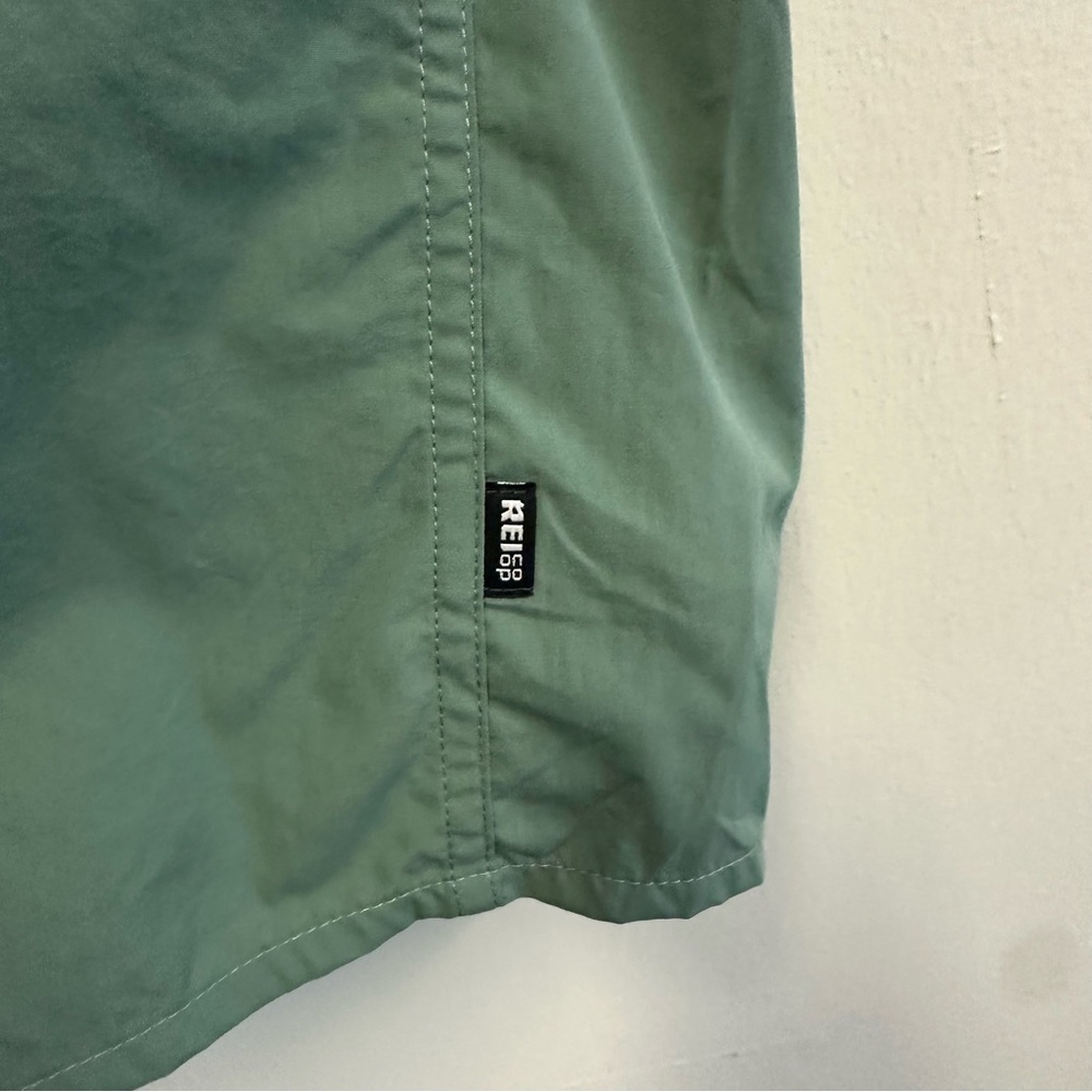 REI UPF 30 Men's Sahara Casual Green Button Down Hiking Shirt - Picture 8 of 12